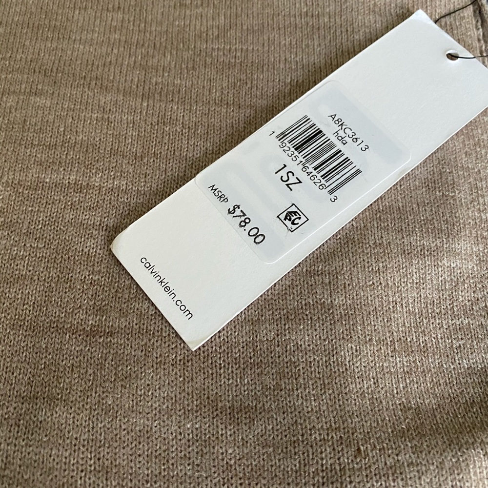 CK lightweight Pashmina wrap with button closure - Picture 3 of 5